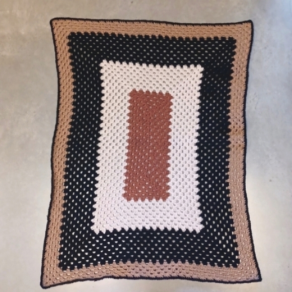 Handmade Crocheted Granny Afghan/Lap Blanket/Crib Blanket NEW - Picture 1 of 3